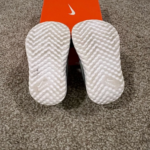 Baby Nike Revolution 5 Cool Gray and Pure Platinum 3c - Picture 5 of 7